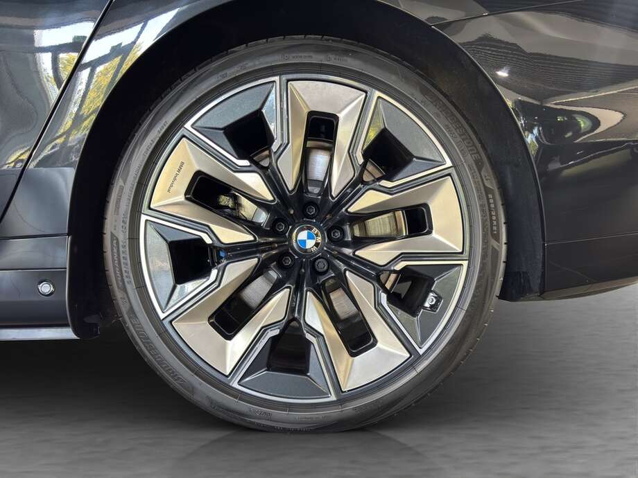 BMW i7 xDrive60 (Bild 23/23)