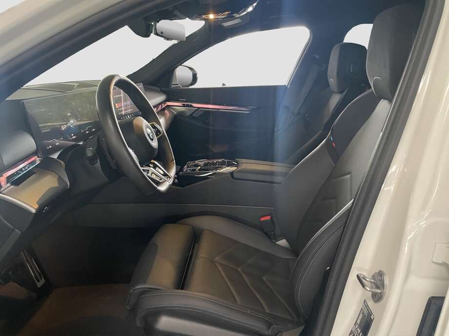 BMW i5 eDrive40 (Bild 14/14)