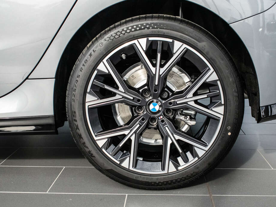 BMW 118d (Bild 10/16)