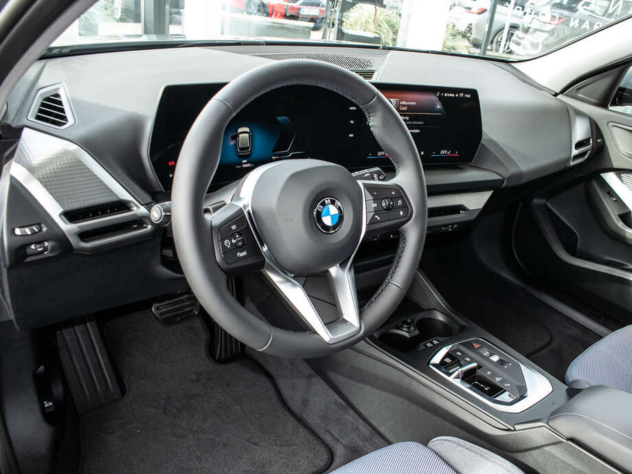 BMW 118d (Bild 12/16)