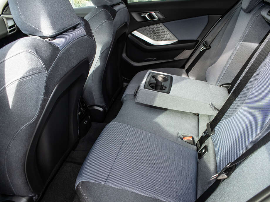 BMW 118d (Bild 7/16)