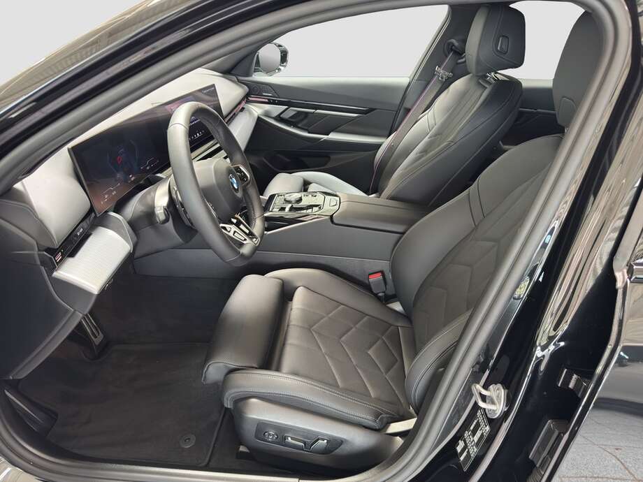 BMW 520d (Bild 2/18)