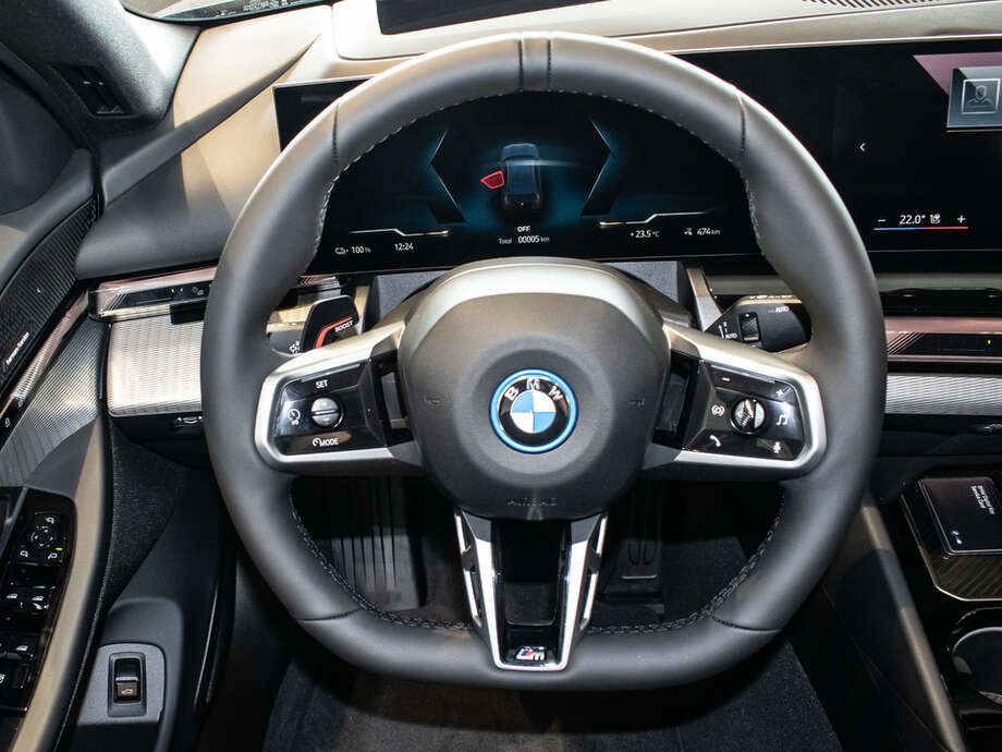 BMW i5 eDrive40 Limousine (Bild 2/18)