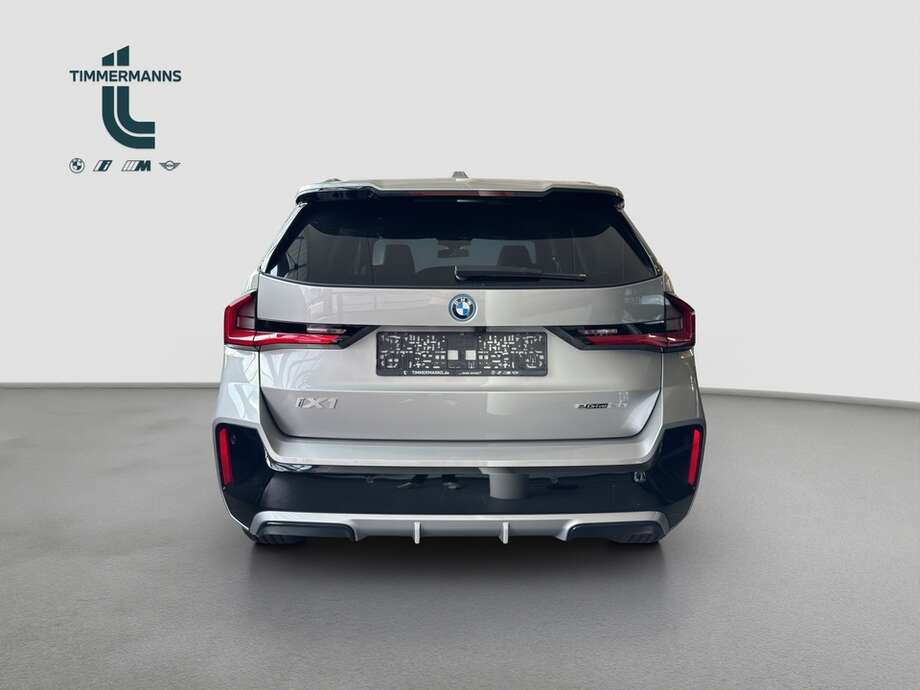 BMW iX1 eDrive20 (Bild 8/14)