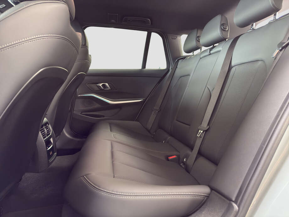 BMW 320d (Bild 6/15)