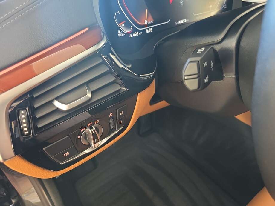 BMW 540d xDrive (Bild 9/19)