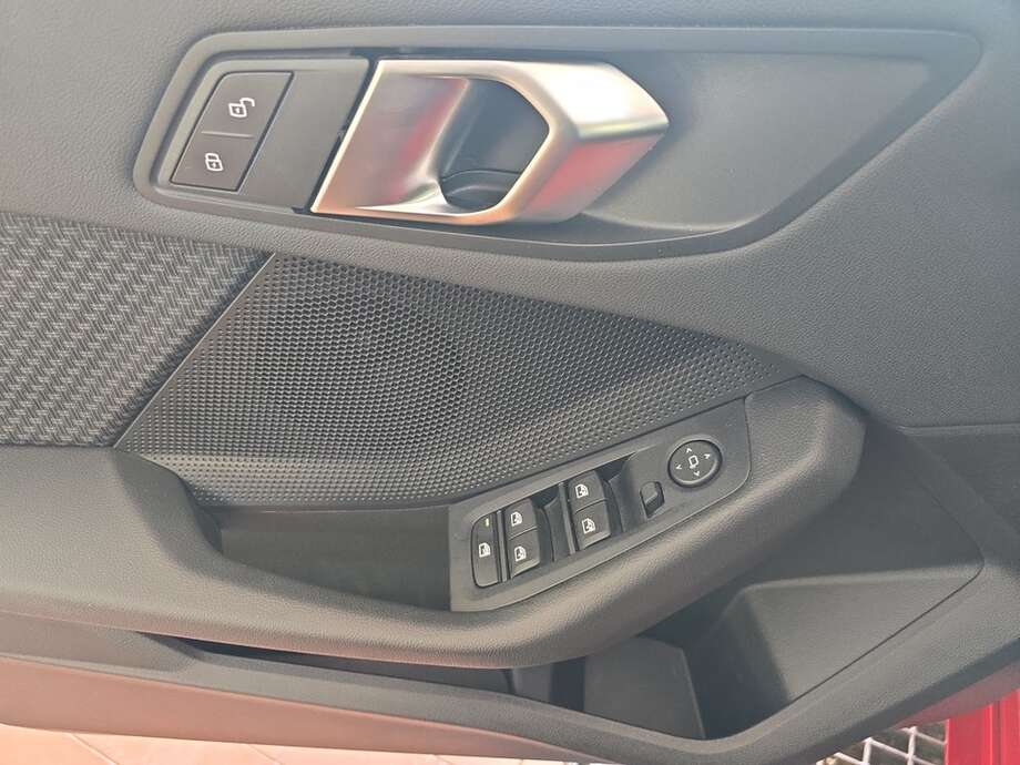 BMW 118d (Bild 8/18)