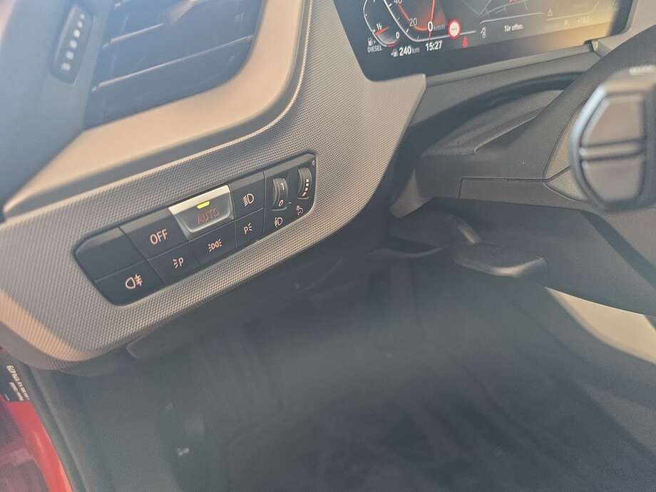 BMW 118d (Bild 9/18)