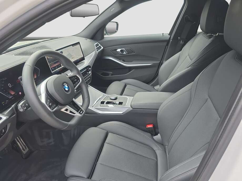 BMW 320d (Bild 2/18)