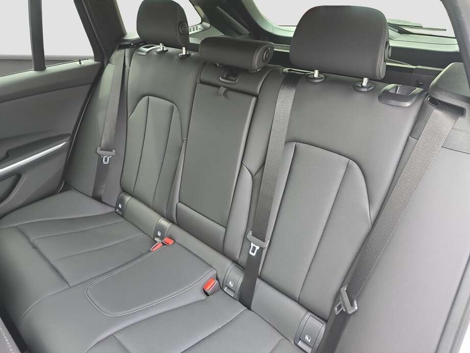 BMW 320d (Bild 6/18)