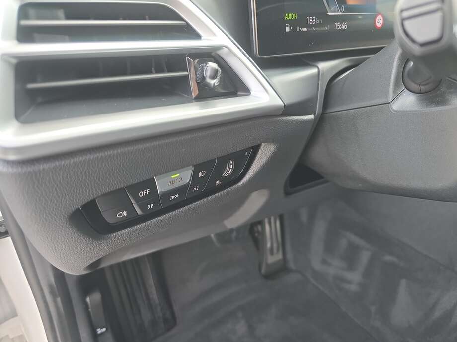 BMW 320d (Bild 9/18)