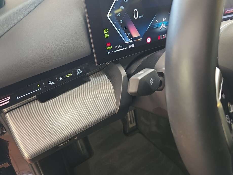 BMW 520d (Bild 9/19)