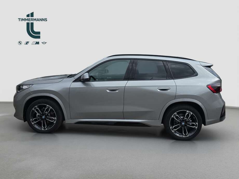 BMW iX1 eDrive20 (Bild 12/19)