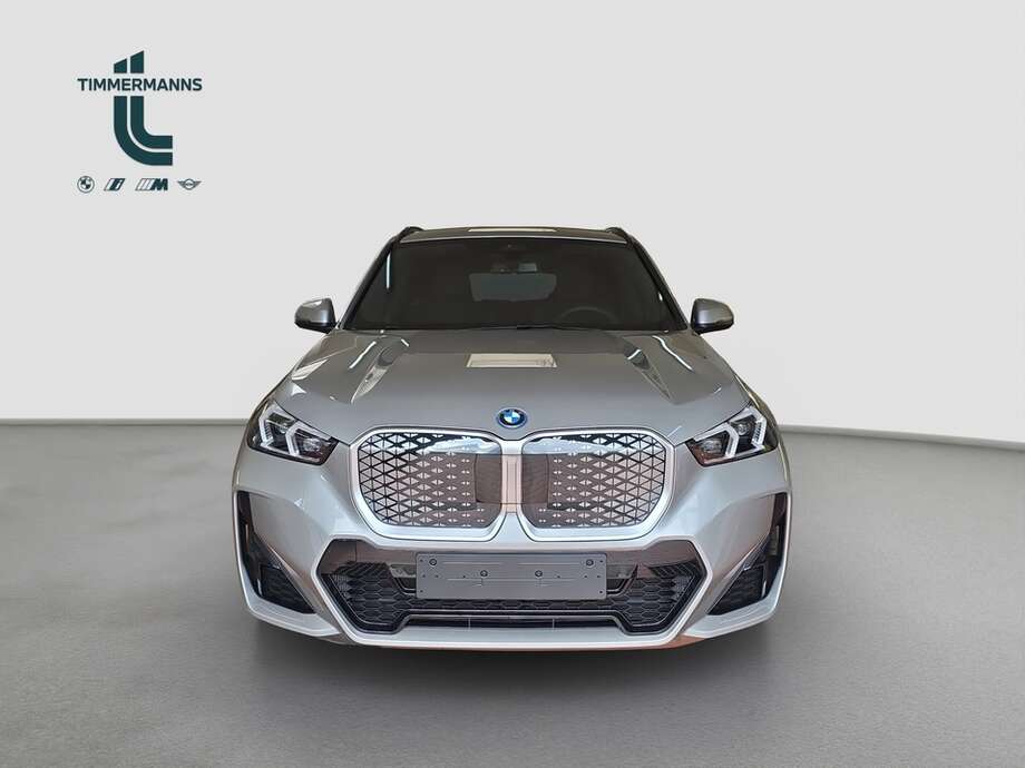 BMW iX1 eDrive20 (Bild 18/19)