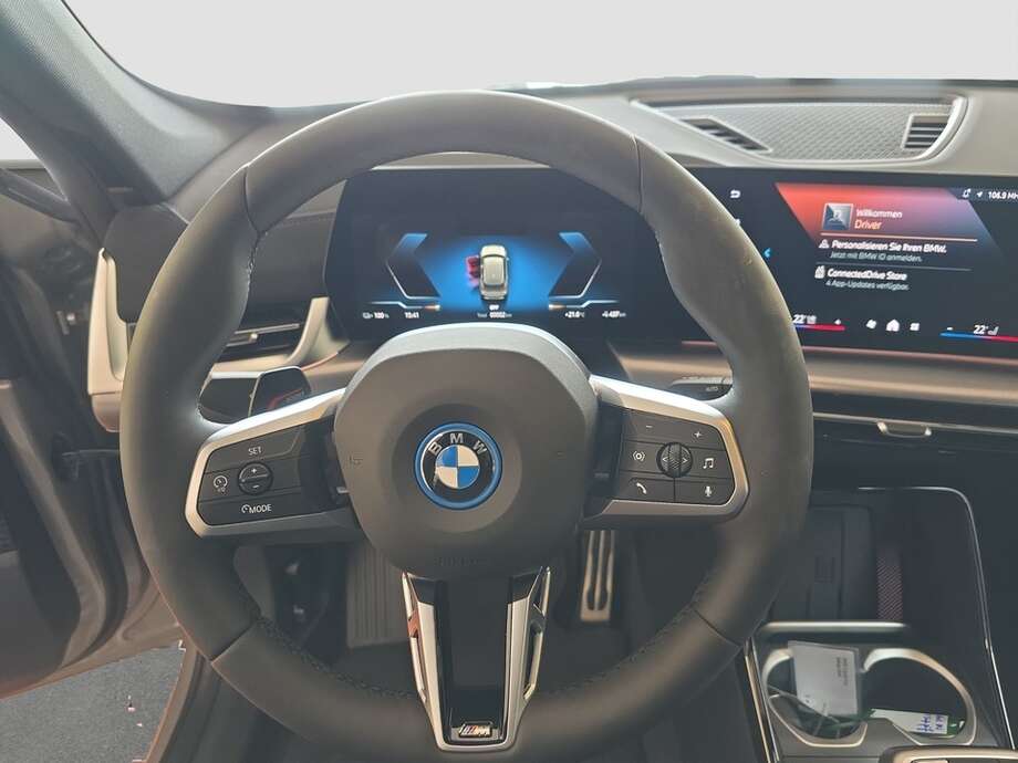 BMW iX1 eDrive20 (Bild 4/19)