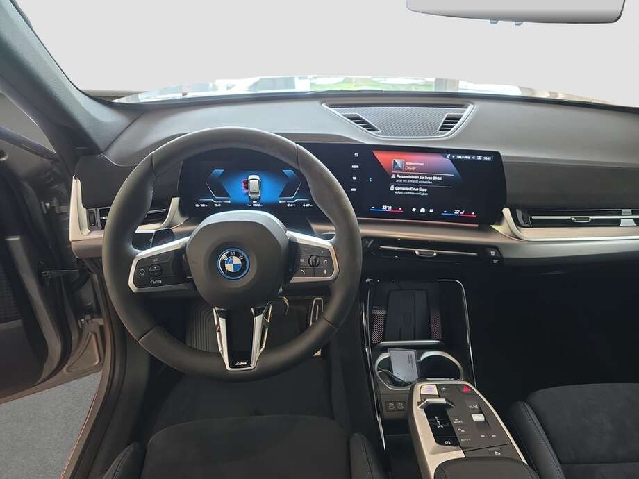 BMW iX1 eDrive20 (Bild 5/19)