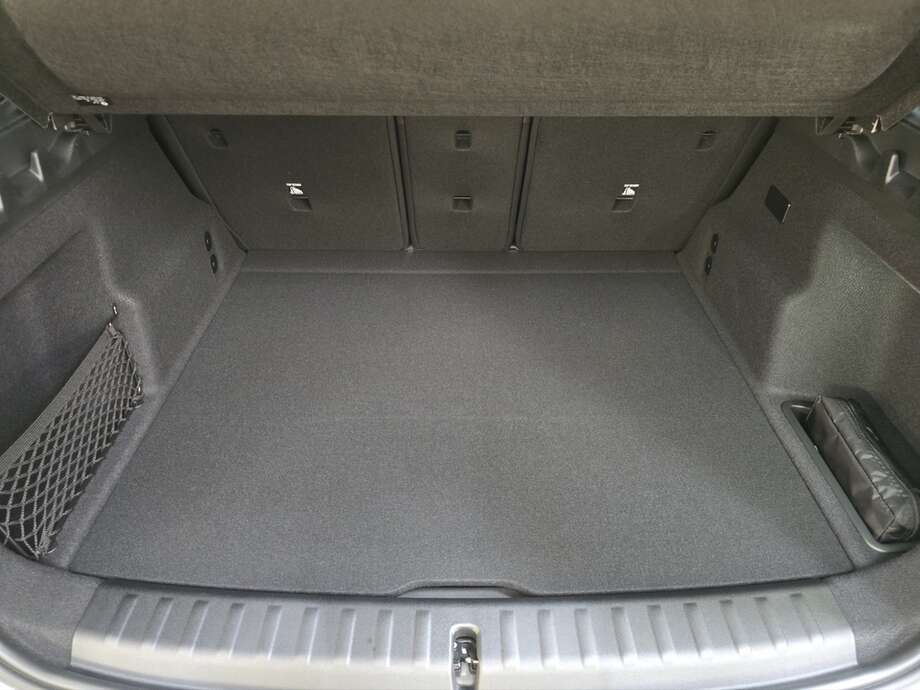 BMW iX1 eDrive20 (Bild 8/19)