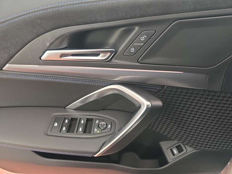 BMW iX1 eDrive20 (Bild 9/19)