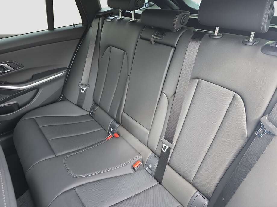 BMW 320d (Bild 6/18)