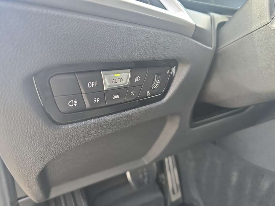 BMW 320d (Bild 9/18)