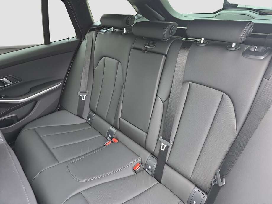 BMW 318d (Bild 6/18)