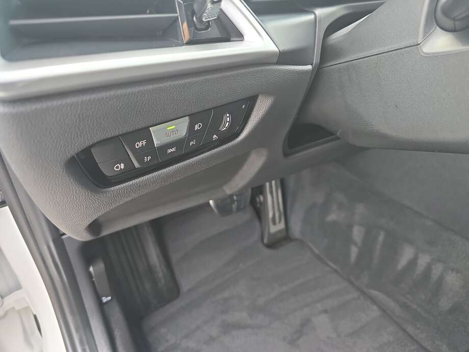 BMW 318d (Bild 9/18)