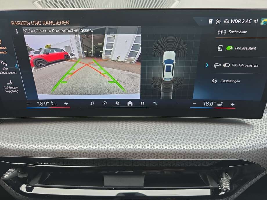 BMW 318d (Bild 10/18)