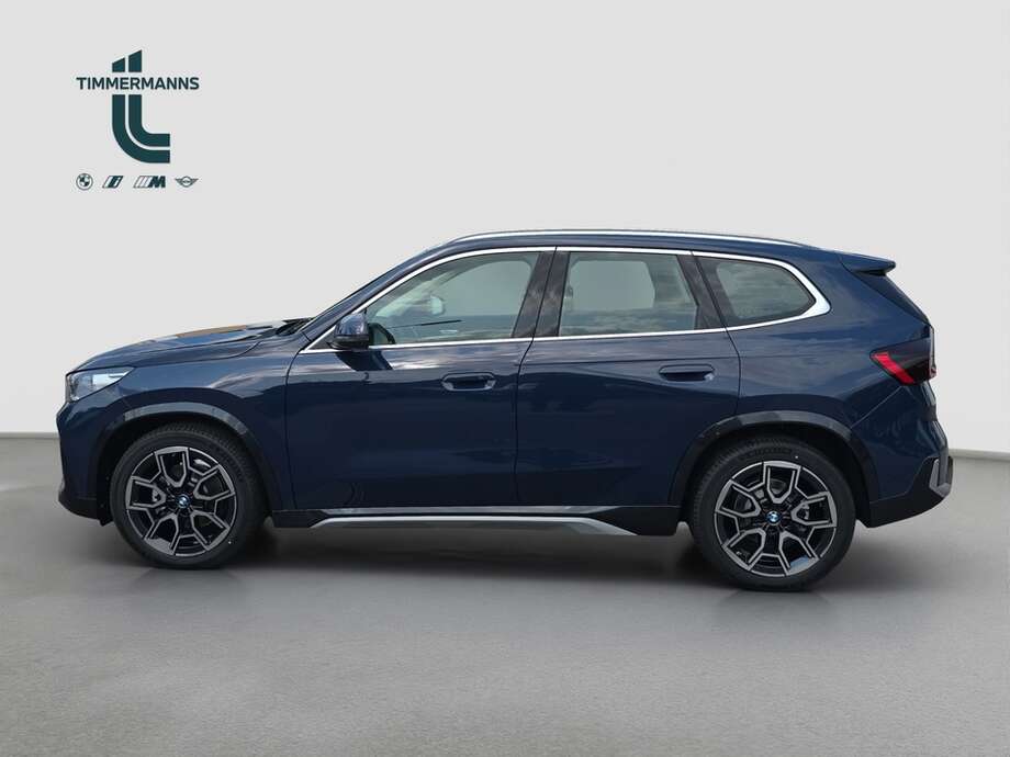 BMW iX1 eDrive20 (Bild 11/18)