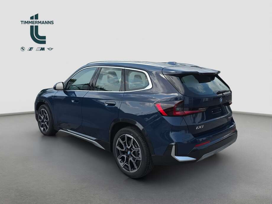 BMW iX1 eDrive20 (Bild 12/18)