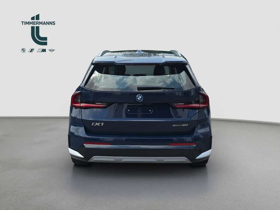 BMW iX1 eDrive20 (Bild 13/18)
