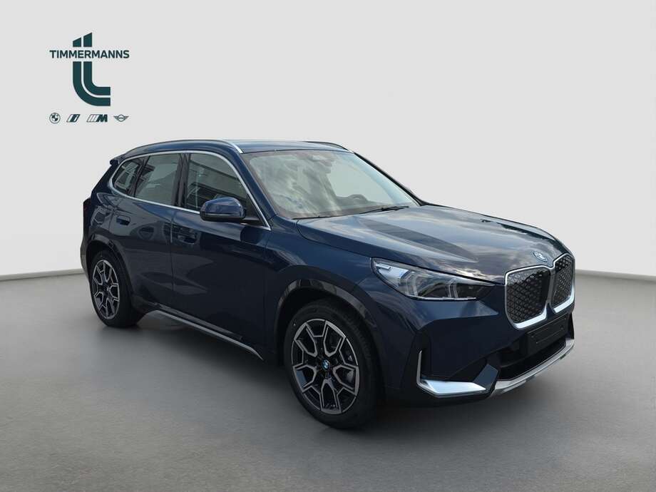 BMW iX1 eDrive20 (Bild 16/18)