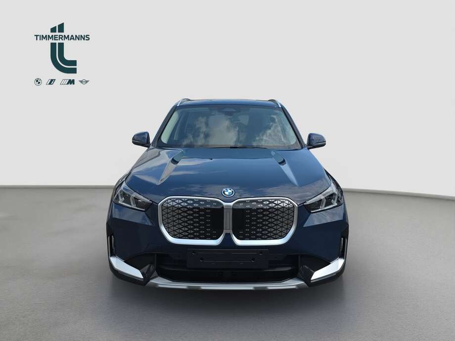 BMW iX1 eDrive20 (Bild 17/18)