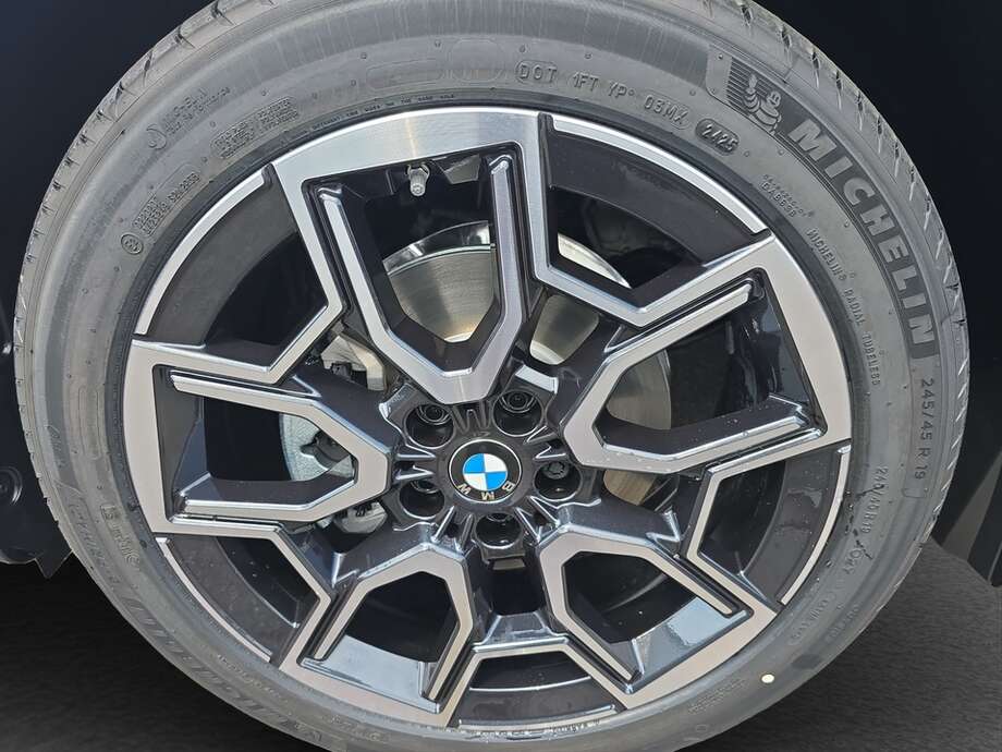 BMW iX1 eDrive20 (Bild 18/18)