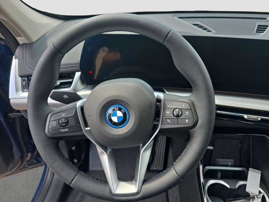 BMW iX1 eDrive20 (Bild 4/18)