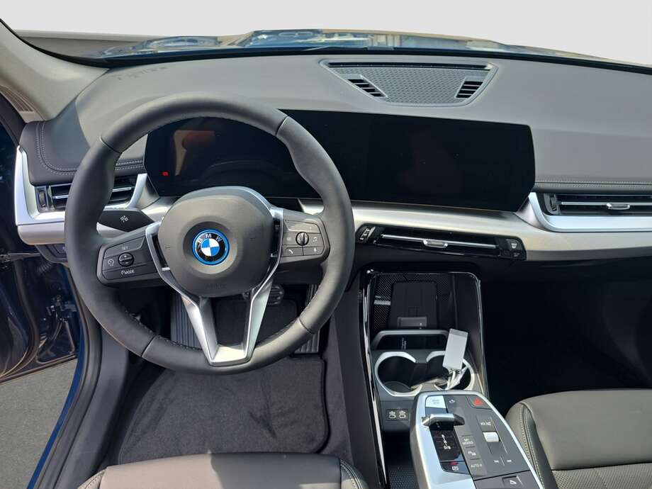 BMW iX1 eDrive20 (Bild 5/18)