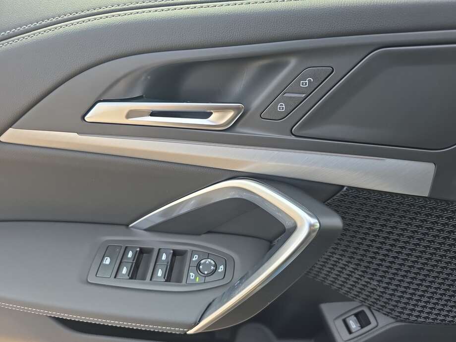 BMW iX1 eDrive20 (Bild 9/18)