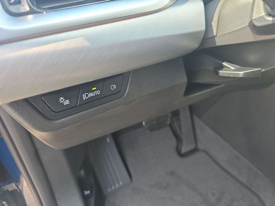 BMW iX1 eDrive20 (Bild 10/18)