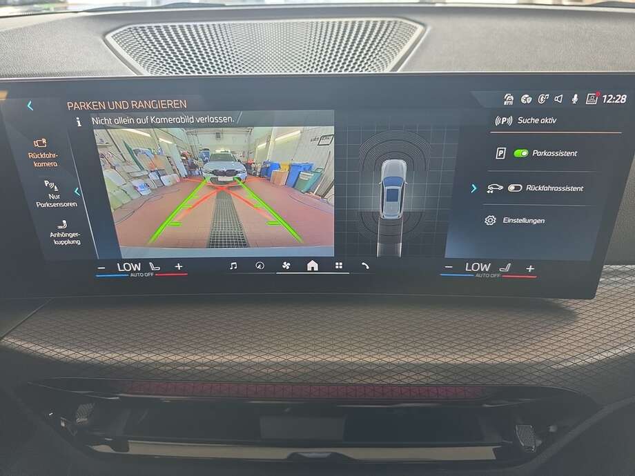 BMW 320d (Bild 10/18)