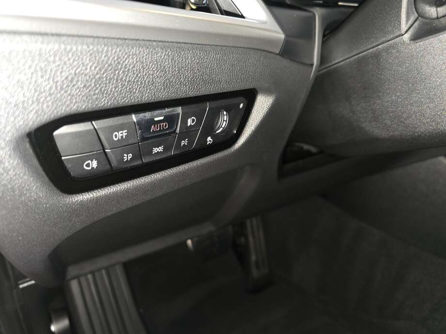 BMW 318d (Bild 9/18)