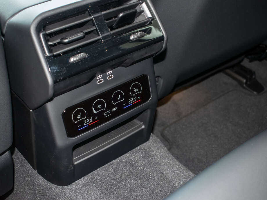 BMW i5 eDrive40 Touring (Bild 8/20)