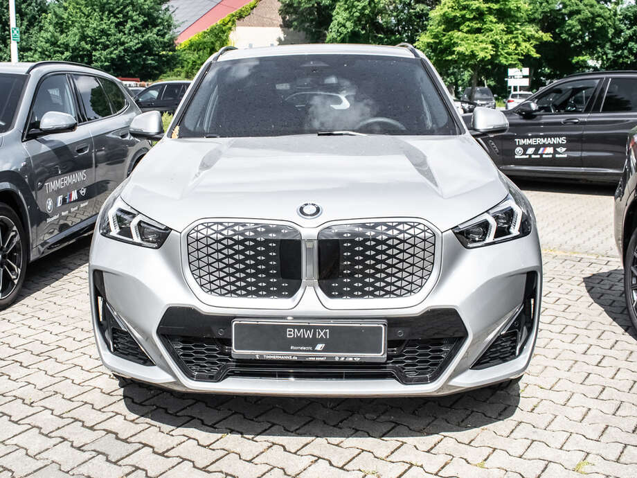 BMW iX1 xDrive30 (Bild 13/19)