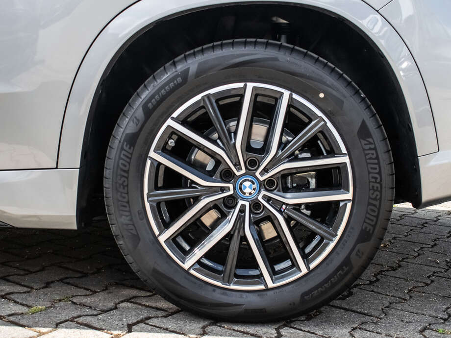 BMW iX1 xDrive30 (Bild 15/19)