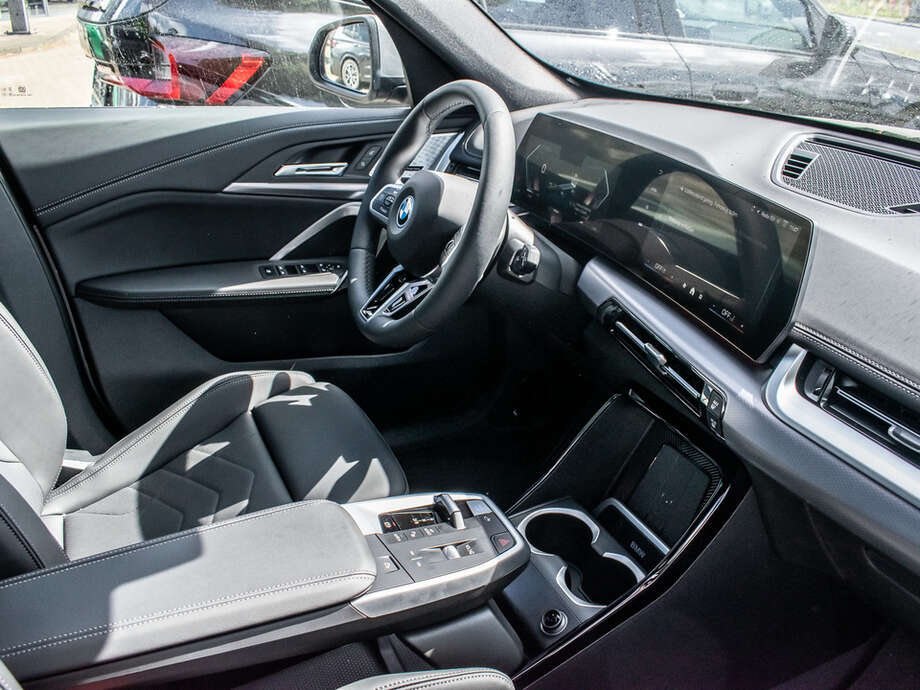 BMW iX1 xDrive30 (Bild 16/19)