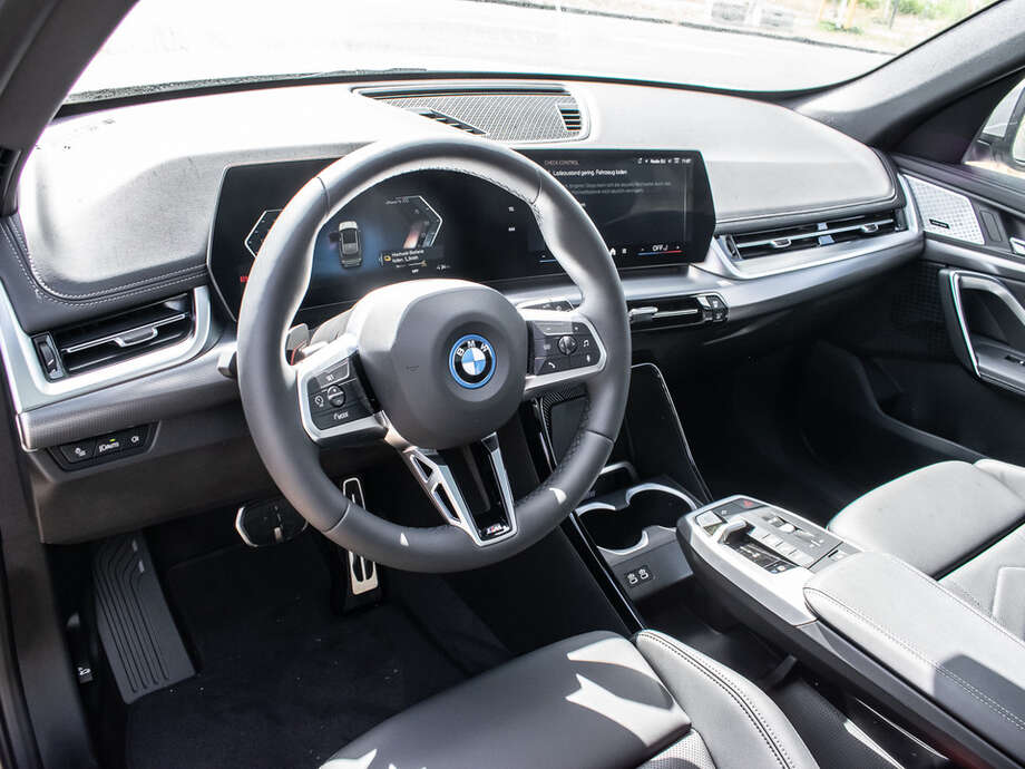 BMW iX1 xDrive30 (Bild 17/19)