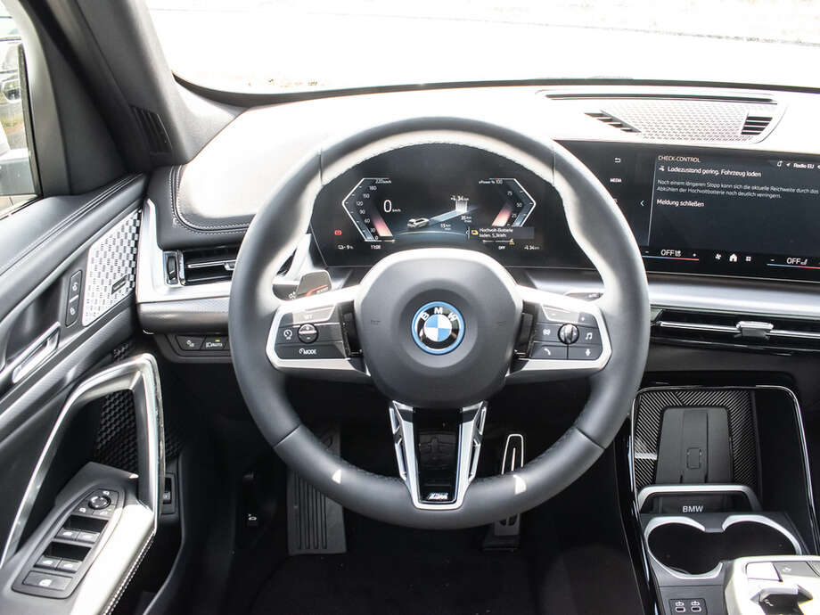 BMW iX1 xDrive30 (Bild 19/19)