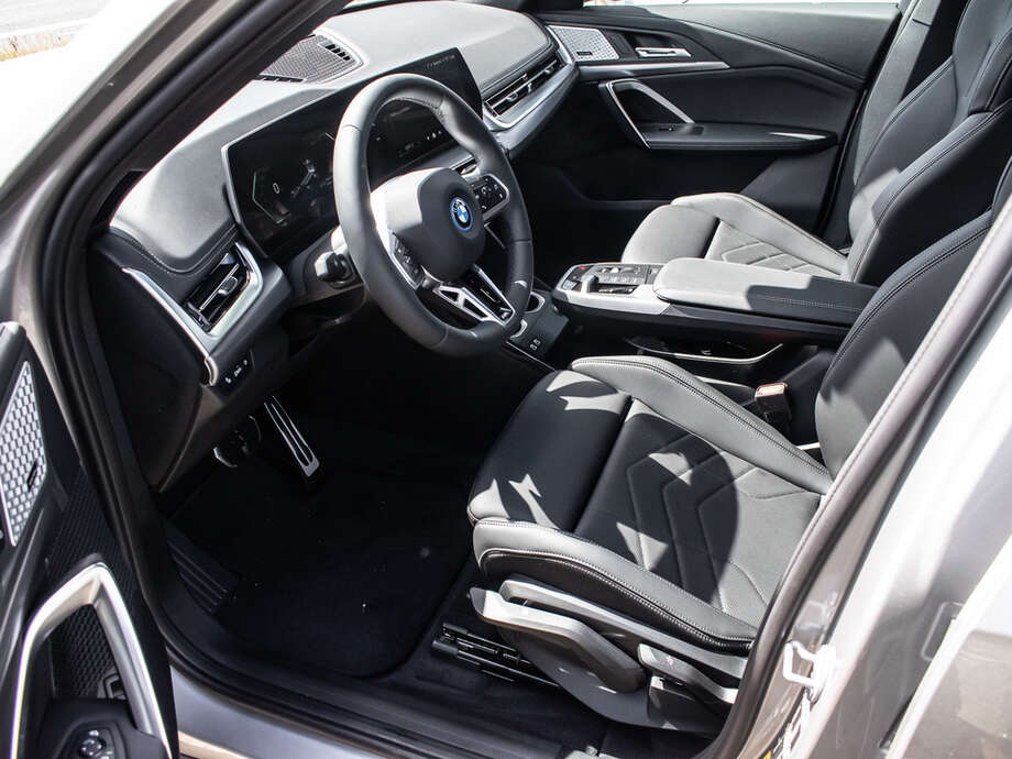 BMW iX1 xDrive30 (Bild 4/19)