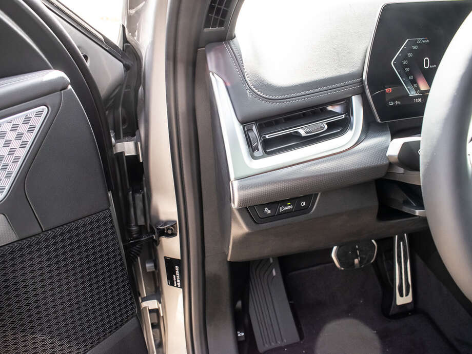 BMW iX1 xDrive30 (Bild 6/19)