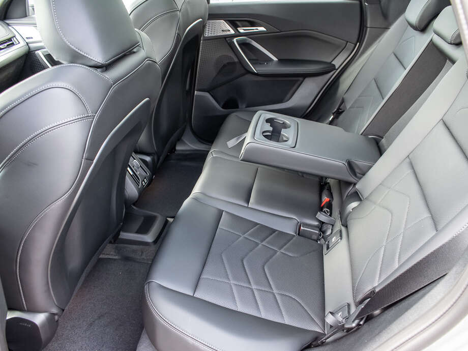 BMW iX1 xDrive30 (Bild 11/19)