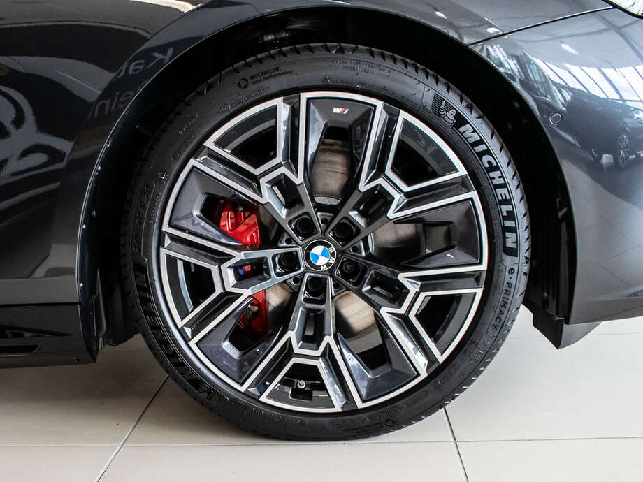 BMW i5 eDrive40 Limousine (Bild 12/18)