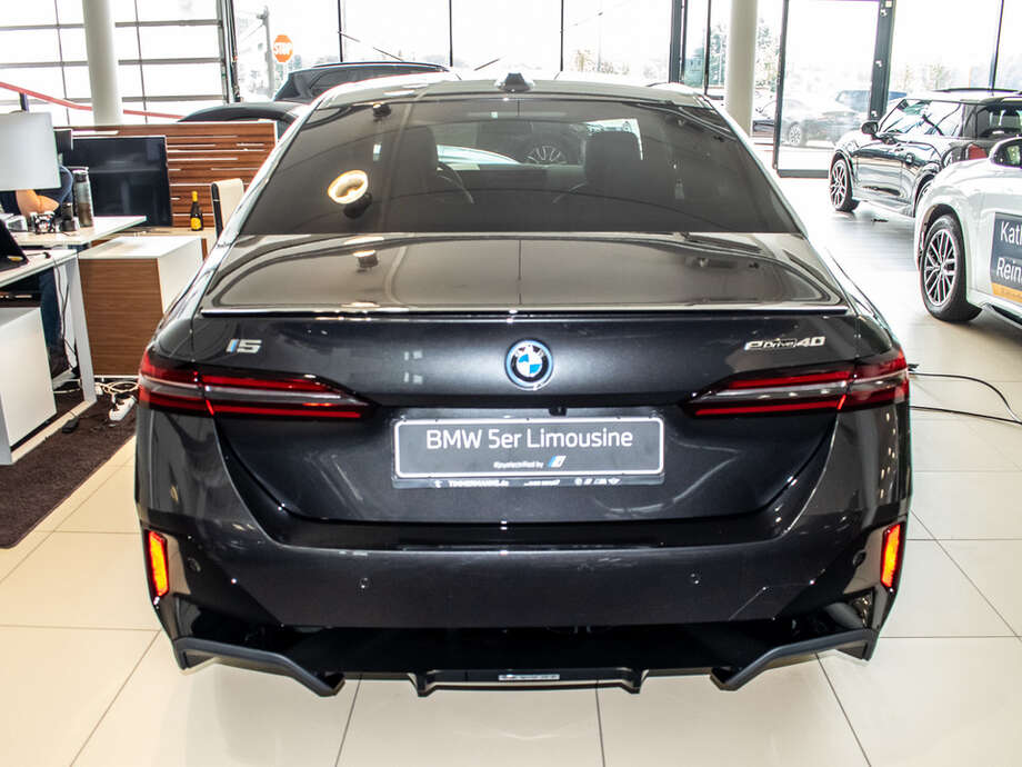 BMW i5 eDrive40 Limousine (Bild 14/18)